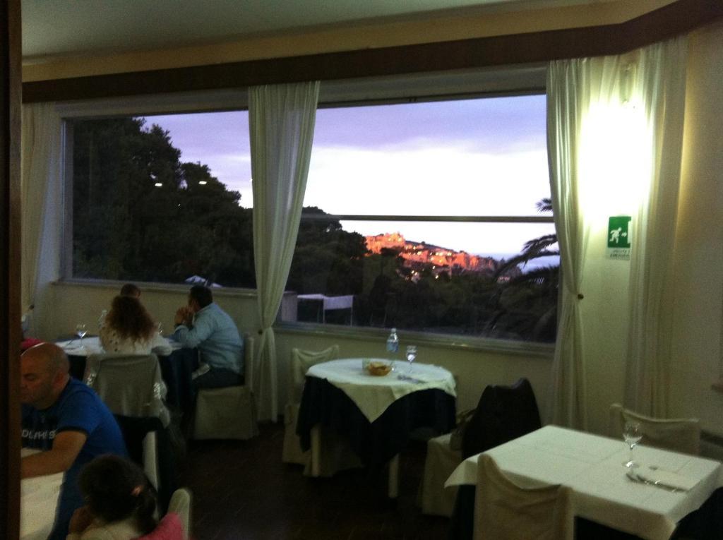 Hotel Eden 산도미노 외부 사진
